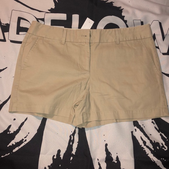 LOFT Women’s Shorts - Khaki - Size 8 - Picture 1 of 1
